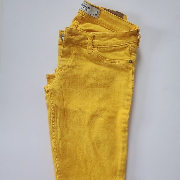 Abercrombie & Fitch Denim - Abercrombie & Fitch color denim
